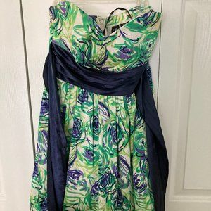 short, flower-patterned dress, size 3